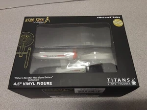 2016 U.S.S. Enterprise NCC-1701 Titan Vinyl Figures New - Picture 1 of 6