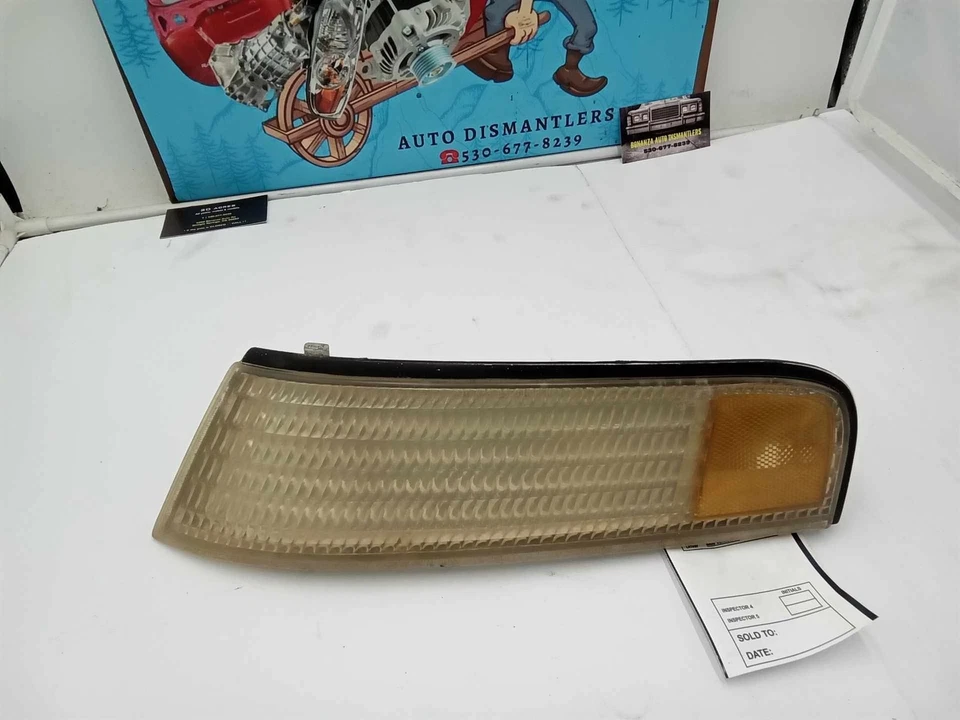 93-96 Oldsmobile Silhouette OEM Left Driver Corner Turn Signal USED OEM 16511151 - Image 1 of 4