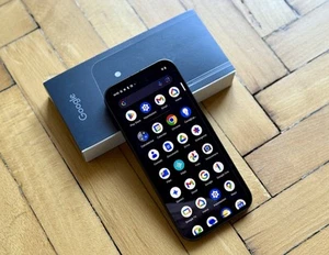 Cellulare Smartphone GOOGLE Pixel 9a 5G 6,3" 8+128GB Obsidian Black Nero - Imagen 1 de 5