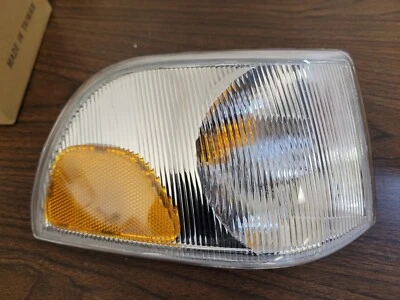 Volvo Left Parking Light vv038-B000R — 第 1/4 张图片