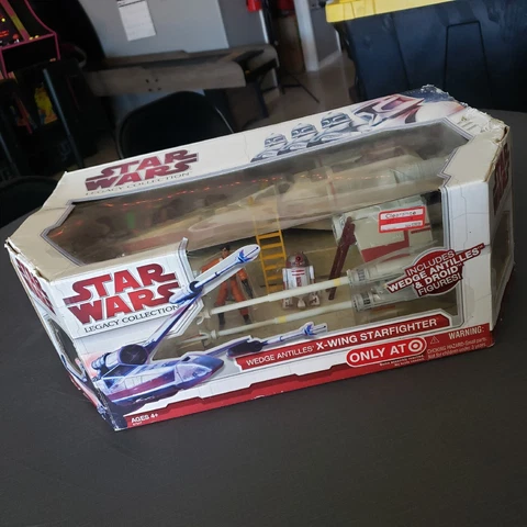 Wedge Antilles X-Wing Fighter STAR WARS Legacy Collection MIB Target Box Damage Cover