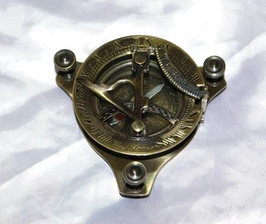 Antica bussola con meridiana in ottone WEST LONDON orologio solare navigazione - Imagen 1 de 1