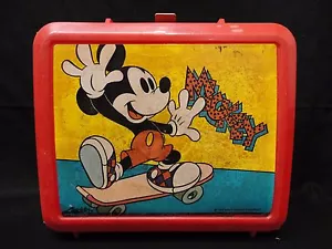 Mickey Mouse Skateboarding Aladdin Plástico Lunch Box E2 - Imagen 1 de 9
