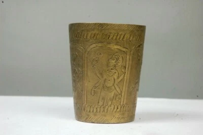 Vaso de leche Lassi artesanal sólido grabado en relieve de latón de colección vintage Foto 1 de 4