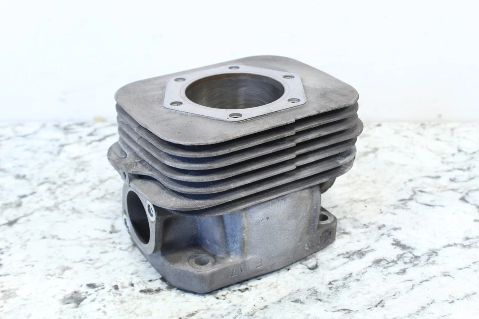 Polaris Indy 550 Voyager 2015 cilindro cilindro jarra 3089934, 3090388 Foto 1 de 4