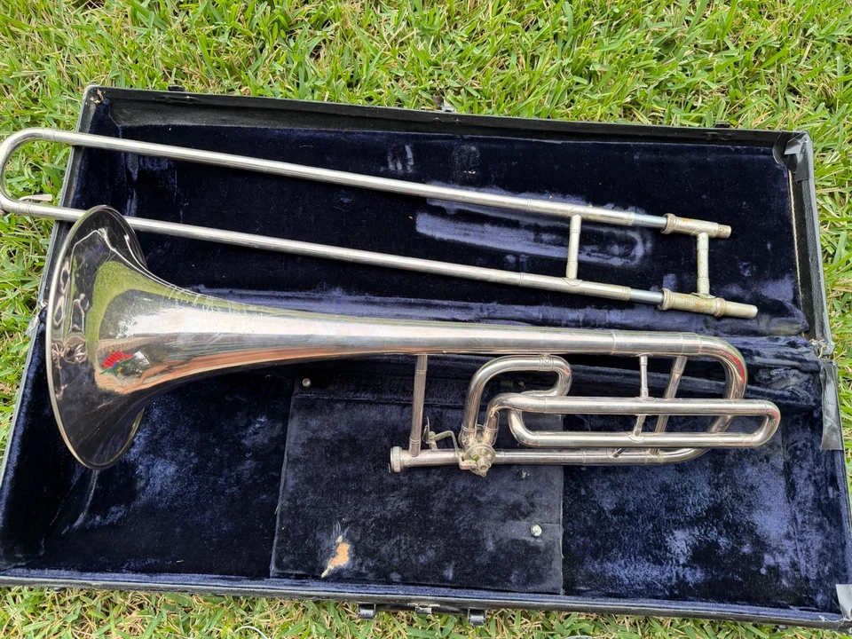 Trombone baixo Besson 10-10 válvula rotativa única feito na Inglaterra veja fotos!! - Imagem 1 de 4
