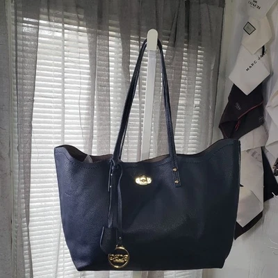 Bolsa tote BCBG Paris ouro azul design espaçoso e alças longas - Imagem 1 de 4