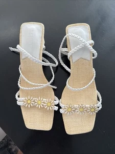 Neu Schutz Hina Damen-Sandalen weiß mittelhoher Absatz eckige Zehenpartie Blumen Größe 6,5 - Bild 1 von 3