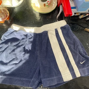 Nike youth girls sports shorts size Small 7-8 - Picture 1 of 2