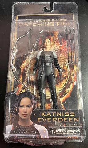 Hunger Games Katniss Everdeen Catching Fire Collectible Figure Neca Reel Toys Cover