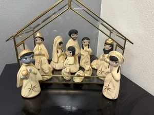Rare Vintage Nativity Set 14 Piece Hand Painted Unique Folk Art w/ glass display - Picture 1 of 24