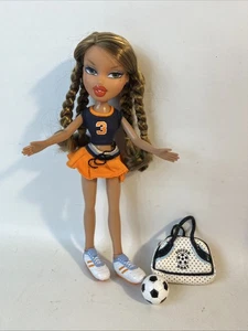 Bratz Play Sportz Slammin' Fútbol Muñeca Yasmin Conjunto Trenzas 2001 Con Bolsa - Imagen 1 de 17