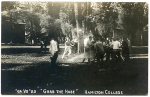 RPPC NY Hamilton College Agarra la Manguera Clase de 24 vs 25 Clinton Oneida County - Imagen 1 de 2