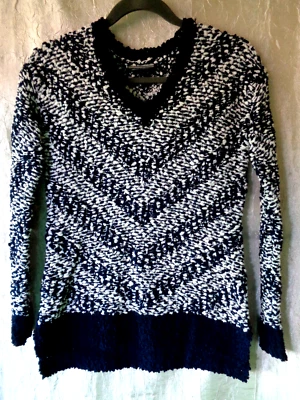 Suéter Allison Brittney Azul Marino y Blanco Chenilla Cuello en V Talla Pequeña Foto 1 de 4