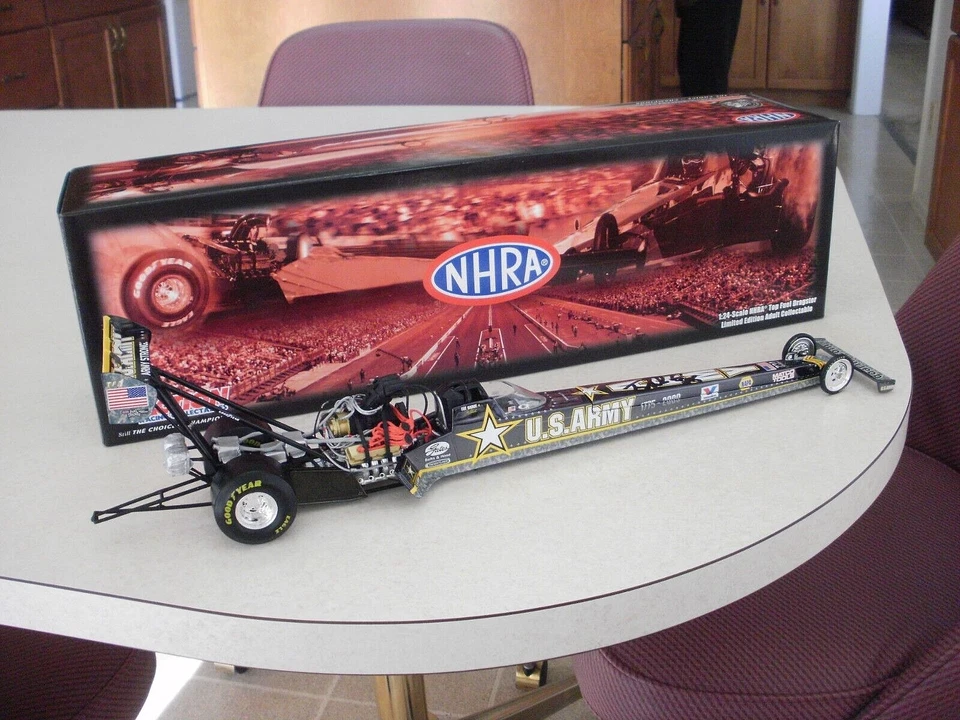 NHRA 1/24 TONY SCHUMACHER AUTOGRAPHED 2009 RCCA ARMY COLOR CHROME T/F 1/75 #7 - Image 1 of 4