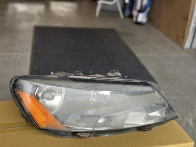 Halogen Right Passenger Side Headlight For 2012 2013 2014 2015 Volkswagen Passat - Image 1 of 2
