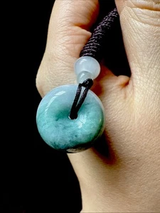 Jade de jadeíta grado A sin tratar 純天然翡翠A貨 老坑飄綠小麵包扣 ¡Certificado 绿的! - Imagen 1 de 6