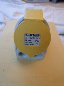 CEENORM 11948 32A 2P+E @ CABLE ENTRY PANEL MOUNT POWER ENTRY CONNECTOR - Imagen 1 de 1