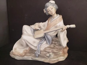 NAO BY LLADRO Geisha Girl Playing Samisen Oriental Melody #227  FIGURINE 11.5x5x - Picture 1 of 14