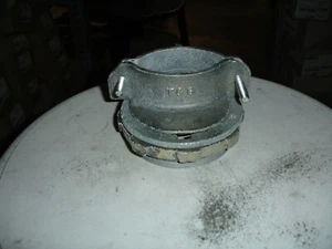Thomas & Betts 3310 3-1/2" 2SCR NMC CONN - Picture 1 of 7