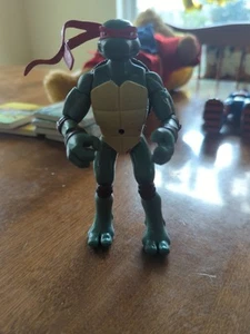 2006 PLAYMATES TMNT TEENAGE MUTANT NINJA TURTLES RAPHAEL ACTION FIGURE SENZA CINTURA - Foto 1 di 17