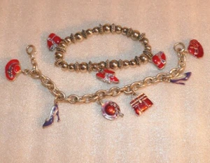 2 Stück Red Hat Society Bettelarmband silberfarben Perlen rot lila Emaille  - Bild 1 von 8