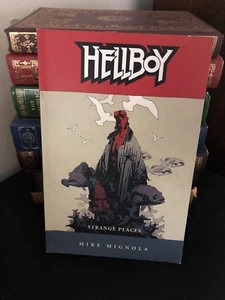 HELLBOY, VOL. 6: STRANGE PLACES By Mike Mignola - Bild 1 von 2