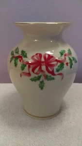 Lenox Holiday with red ribbon vase 5.5" tall CH1410 - Picture 1 of 5