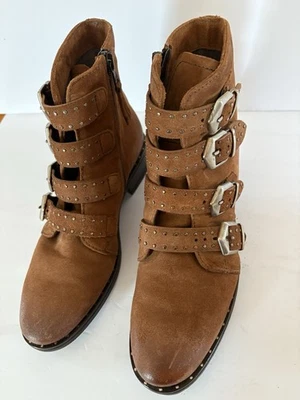 Bota de cuero marrón para mujer Miz Mooz NYC. Talla 10. Edgy 40. Cremallera con hebillas. Foto 1 de 4