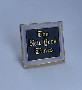 The New York Times Pin quadratische Anstecknadel 0,75" Zeitung  - Bild 1 von 5