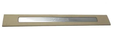 Placa de umbral de puerta delantera cepillo de cachemir Escalade Script diestro 2010 Cadillac Escalade Foto 1 de 4