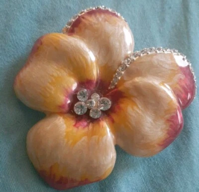 Broche flor esmalte diamantes de imitación napier  Foto 1 de 2