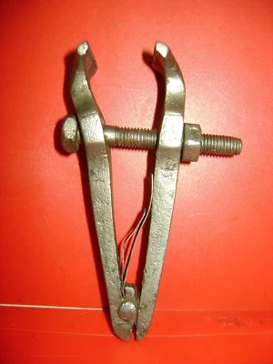 Outil ancien Bourrelier Etau à mains,  11,5 cm, (0,170 kg) Armurier ,serrurier - Photo 1/4