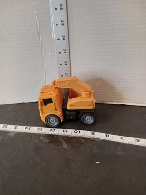 Huffer Vintage 1983 G1 Transformers Hasbro Takara Figure - Incomplete - Image 1 of 4