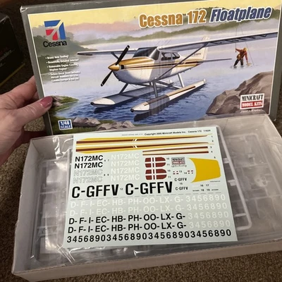 Minicraft 2005 release, Cessna 172 Floatplane, 1/48 scale, sealed parts - Image 1 of 4