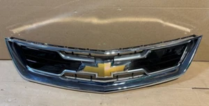 Chevrolet Impala 2014-2020 parrilla superior delantera con GM adaptativa OEM 84720392 - Imagen 1 de 5