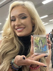 2025 Topps Finest WWE Scarlett 1/1 Superfractor non comune #135 firmato e selfie - Foto 1 di 5