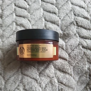 The Body Shop Spa Of The World French Grape Seed Refining Body Scrub 50ml - Picture 1 of 3