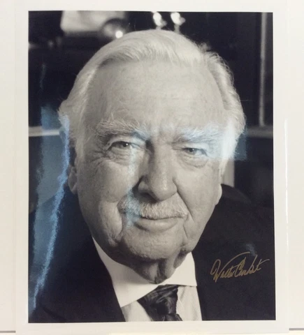 WALTER CRONKITE Legendary CBS TV News Journalist Hand Signed 8 x 10" B & W Photo Cover