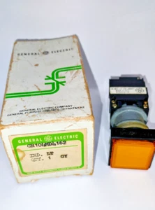 GE CR104MD4162 AMBER 120VAC ILLUMINATED MOMENTARY PUSHBUTTON NEW - Picture 1 of 4