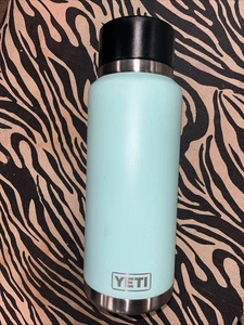 Yeti Rambler 36 OZ bottiglia schiuma di mare Teal Chug tappo VEDI FOTO ha ammaccature graffi foto - Foto 1 di 5