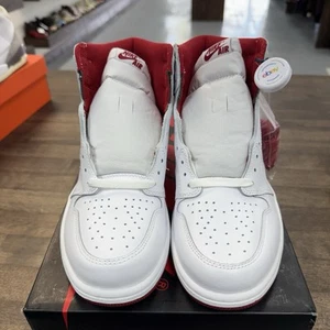 Größe 10,5 - Air Jordan 1 Retro OG High Metallic Red (NEU) - Bild 1 von 5