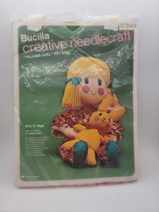 Bucilla Creative Needlecraft PYJAMA MÄDCHEN SET #2143 PUPPE SPIELZEUG BRANDNEU - Bild 1 von 3