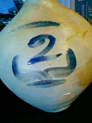 ANTIGUA JARRA DE GRES "N. White / Utica" ovoide de 2 galones cobalto decorada FIRMADA Foto 1 de 4