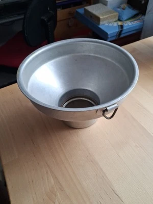 Ancien entonnoir / couloir à lait en aluminium / Pour bidons à lait - Photo 1/4