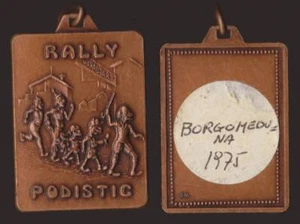 MEDAGLIA BORGOMEDUNA - RALLY PODISTIC (PORDENONE) 1975 - 30 X 40 mm - Picture 1 of 1
