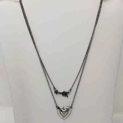 Collar Lucky Brand tono plata doble cadena corazón flecha capas cristal negro Foto 1 de 4