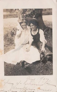 RPPC - Divided Back - Two Young Ladies under a Tree - Postcard - Dated: 1907 - Picture 1 of 2
