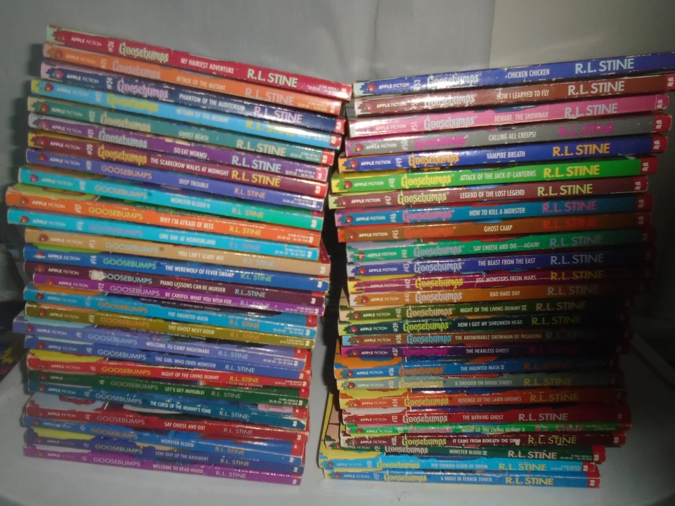 53 Goosebumps books  original series 1 to 53 -acceptable condition  R.L Stine Foto 1 de 1