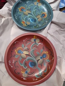 2 VTG Norwegian Hand Painted Rosemauling Ryfoss 9” Folk Art Wood Plates Signed - Picture 1 of 3